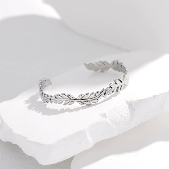 Women's Leaf Opening Creative Oil Pressure Titanium Steel Gold Plated Stainless Steel Bracelet