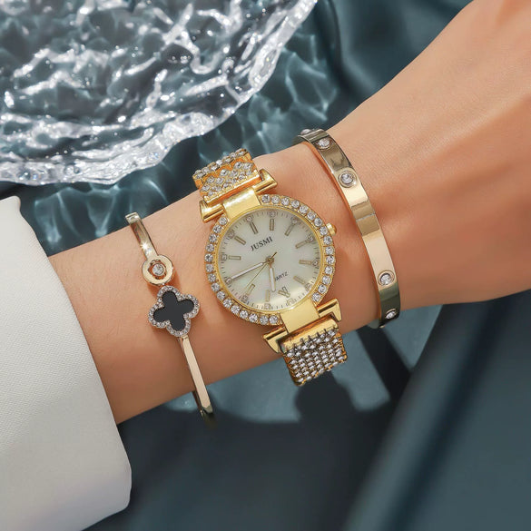 Women's Leisure Alloy And Stainless Steel Quartz Watch With Four Leaf Clover Design And Alloy Bracelet Set