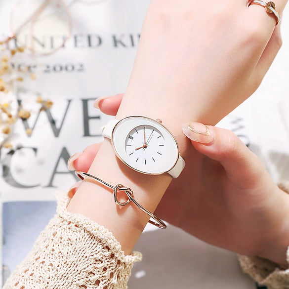 Women's Leisure Alloy Case Quartz Watch With Imitation Leather Strap And Stainless Steel Clasp Round Dial