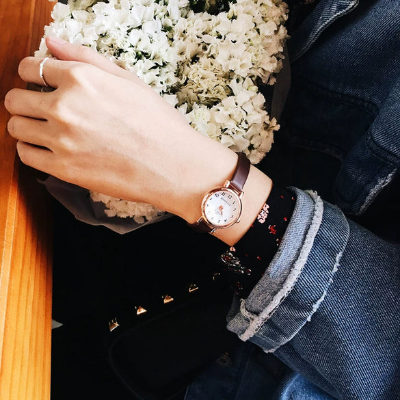 Women's Leisure Vintage Artistic Alloy Case Imitation Leather Strap Round Dial Watch