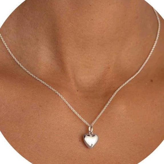 Women's Light Luxury Copper Heart Shaped Pendant Necklace Simple Electroplated Choker With Regular Chain Fashion Jewelry Gift