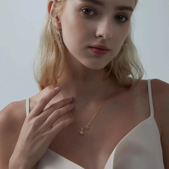 Women's Light Luxury Copper Paperclip Chain Necklace With Stainless Steel Heart Pendant Electroplated Geometric Clavicle Necklace
