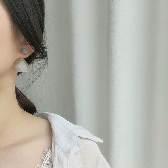 Women's Light Luxury Flower Petal Earrings With 925 Sterling Silver Needles Simple White Floral Electroplated Silver Jewelry