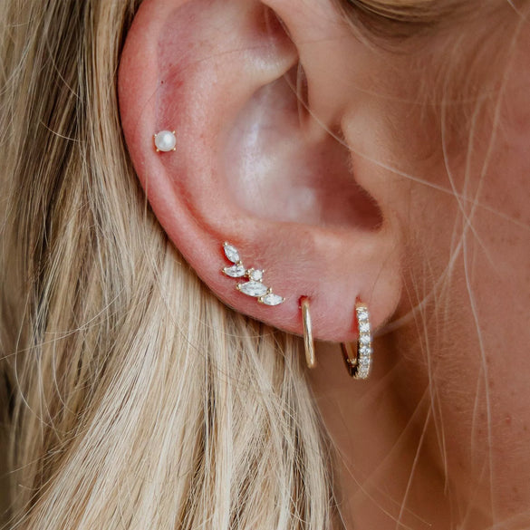 Women's Light Luxury French Style Pearl Earrings 925 Sterling Silver And Copper With Leaf Pattern And Zirconia Design