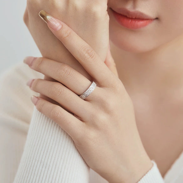 Women's Light Luxury Geometric 925 Silver Ring With Inlaid Zircon And Electroplating
