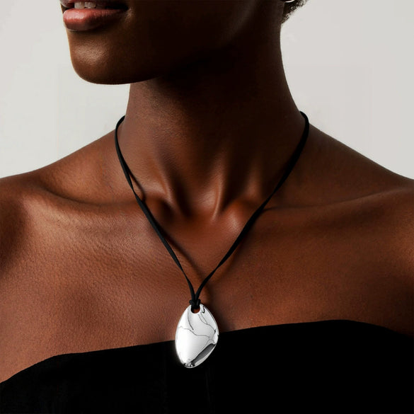 Women's Light Luxury Heart Shaped Alloy Pendant Necklace With Wax Rope Chain Geometric Horseshoe Design Electroplated Sweater Chain Accessory