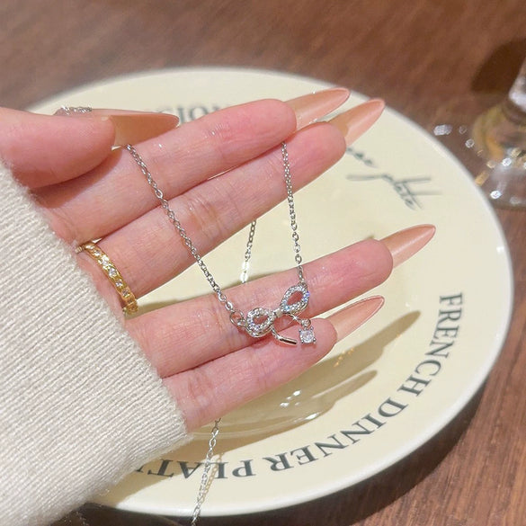 Women's Light Luxury Titanium Steel Necklace With Sunflower Pendant And Inlaid Zircon