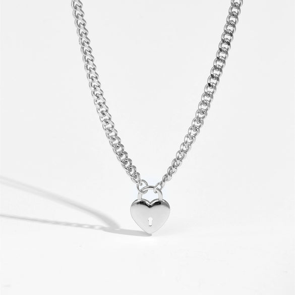 Women's Love Heartshaped Pendant Clavicle Chain With Coarse Regular Chain Copper Material Electroplated Platinum 18K Gold Geometry Styling