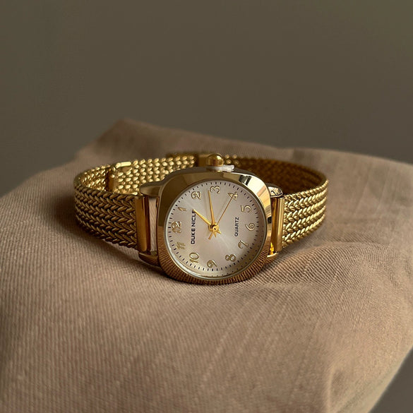 Women's Luxury Alloy And Stainless Steel Round Dial Watch With Mesh Band