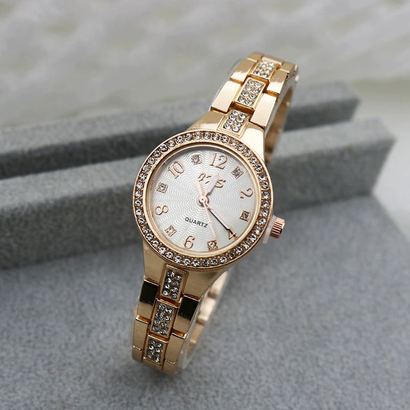Women's Luxury Leisure Metal Quartz Watch With Round Dial And Stainless Steel Strap