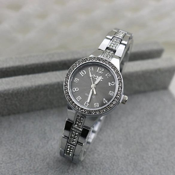 Women's Luxury Leisure Metal Quartz Watch With Round Dial And Stainless Steel Strap