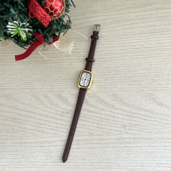Women's Medieval Style Alloy Watch With Roman Oval Disc Retro Quartz Design