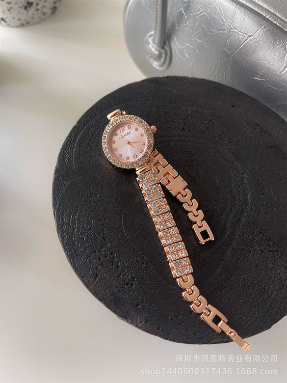 Women's Metal Alloy Round Dial Diamond Bracelet Watch Fashionable Style