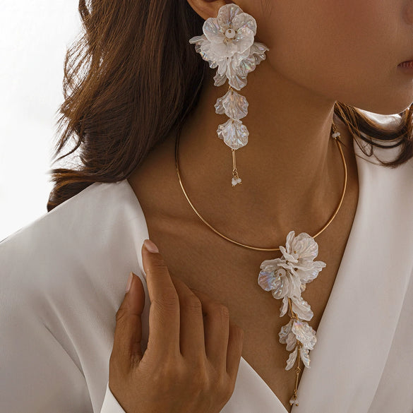 Women's Metal And Plastic Flower Clavicle Necklace And Earrings