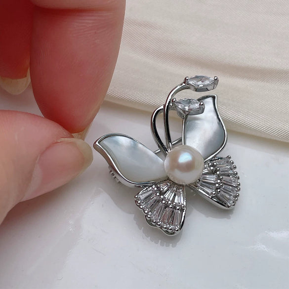 Women's Metal Brooch Accessories With Freshwater Real Pearls And Diamond Design Minimalist Style