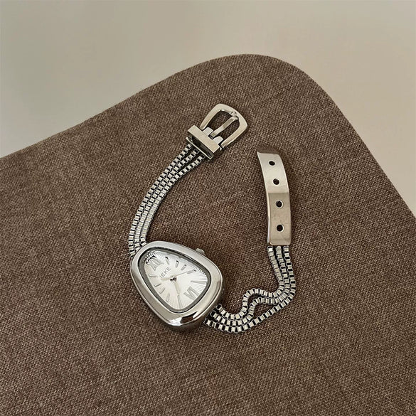 Women's Metal Case Quartz Watch With Snake Head Design And Tassel Chain Medieval Style