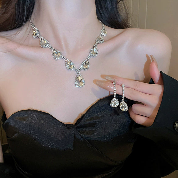 Women's Metal Clavicle Chain Jewelry With Diamondencrusted Water Drop Tassel And Zircon Pendant Natural Style