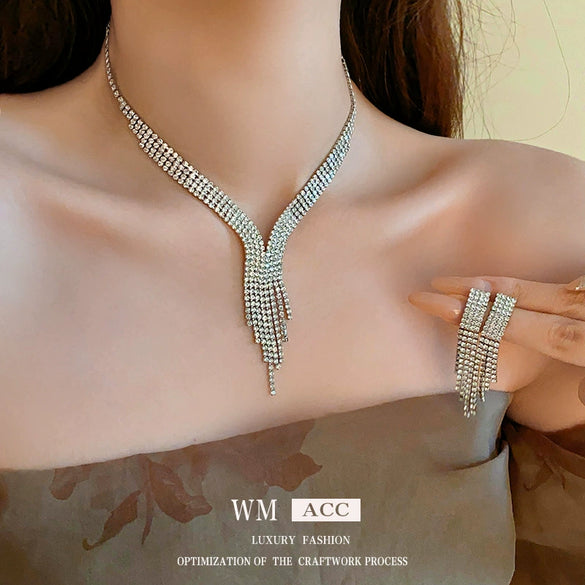 Women's Metal Clavicle Chain Jewelry With Diamondencrusted Water Drop Tassel And Zircon Pendant Natural Style