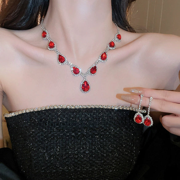 Women's Metal Clavicle Chain Jewelry With Diamondencrusted Water Drop Tassel And Zircon Pendant Natural Style