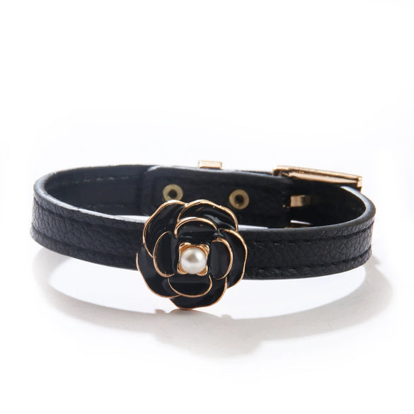 Women's Metal Fashion Bracelet With Flower Pattern And Electroplating Design