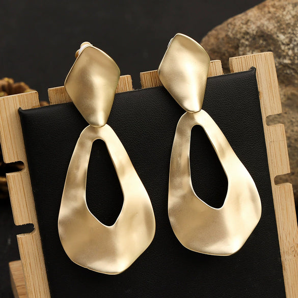 Women's Metal Geometric Water Drop Statement Earrings With Diamond Pattern And Long Dangle Design