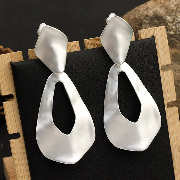 Women's Metal Geometric Water Drop Statement Earrings With Diamond Pattern And Long Dangle Design