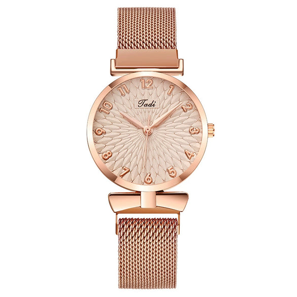 Women's Metal Quartz Watch With Round Dial Fashion Style Suction Iron Buckle