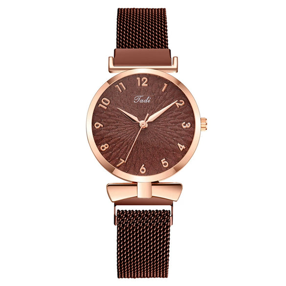 Women's Metal Quartz Watch With Round Dial Fashion Style Suction Iron Buckle