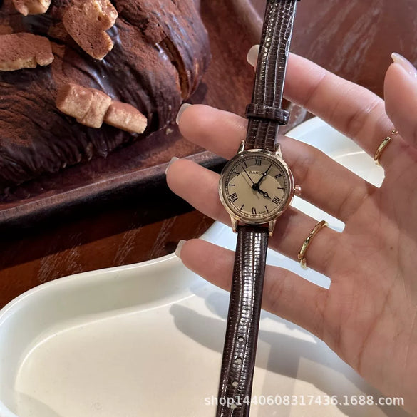Women's Metal Watch Retro Roman Design Round