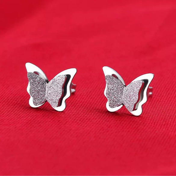 Women's Minimalist Butterfly Pendant Necklace In Electroplated Titanium Steel With O Chain Elegant Collarbone Jewelry