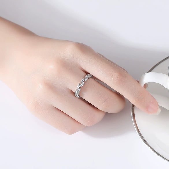 Women's Minimalist Geometric Copper Ring With Inlaid Zircon And Electroplated Finish Fashion Jewelry