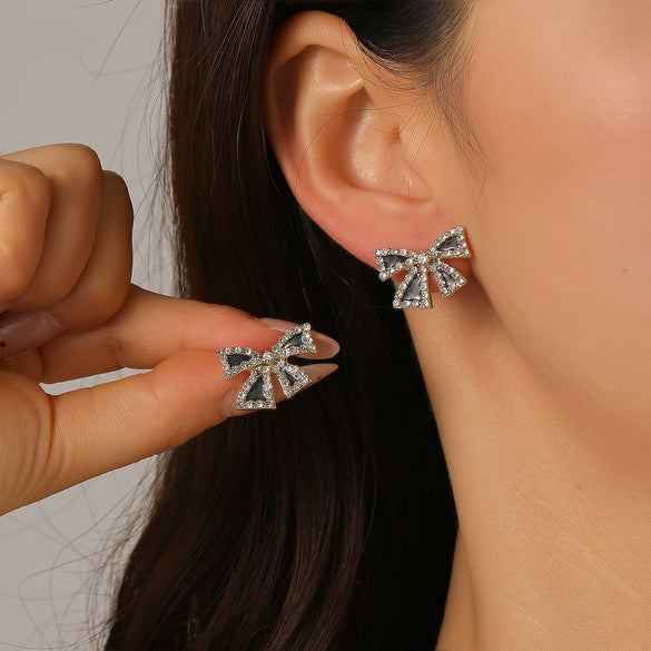 Women's Minimalist Geometric Feather And Pearl Earrings With Electroplated Finish And Stainless Steel Posts
