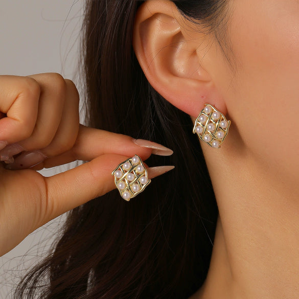 Women's Minimalist Geometric Feather And Pearl Earrings With Electroplated Finish And Stainless Steel Posts