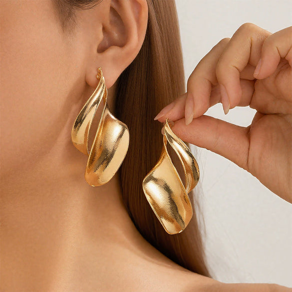 Women's Minimalist Geometric Leaf Earrings Electroplated Iron Flower Studs With Stainless Steel Posts