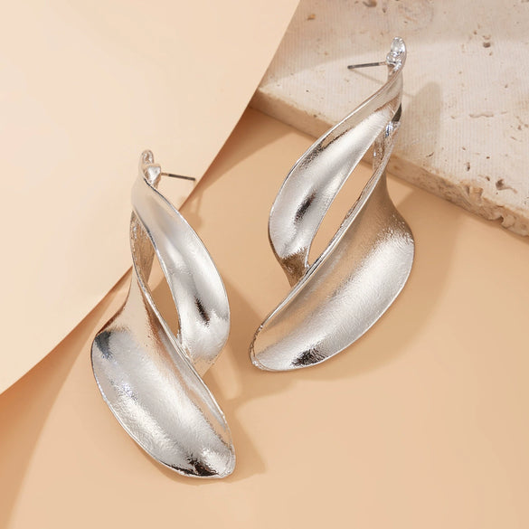 Women's Minimalist Geometric Leaf Earrings Electroplated Iron Flower Studs With Stainless Steel Posts