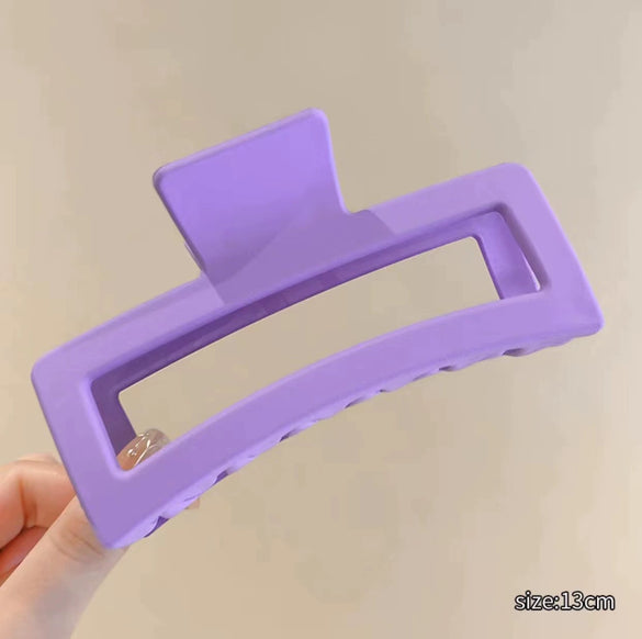 Women's Minimalist Geometric Ps Hair Clip With Paint Treatment And Multiclaw Design