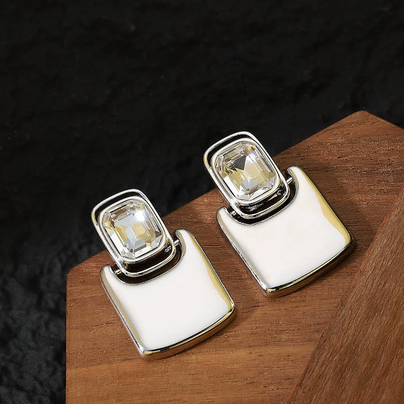 Women's Minimalist Geometric Square Metal Earrings With Goldplated Finish And Elegant Business Style