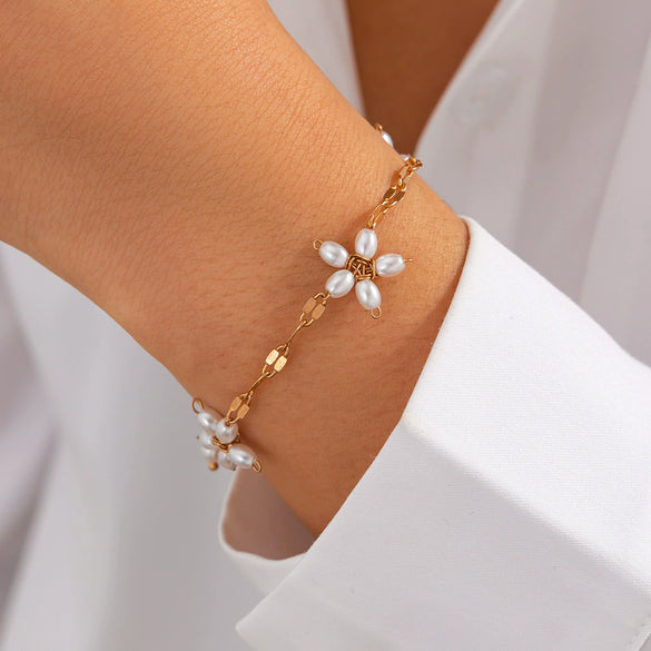 Women's Minimalist Handmade Imitation Pearl Flower Collarbone Necklace With Metal Thin Chain