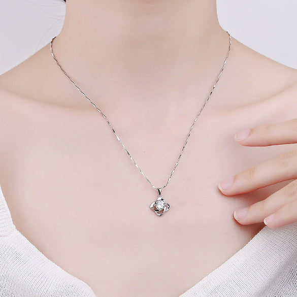Women's Minimalist Pure Silver Clover Pendant Necklace With Diamond Cut Leaf Design Fashion Clavicle Chain Valentine's Day Gift