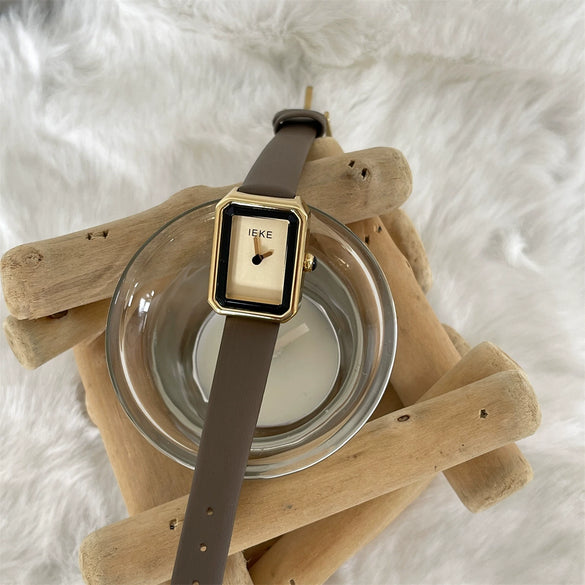 Women's Minimalist Square Alloy Case Quartz Watch With Middle Ages Style