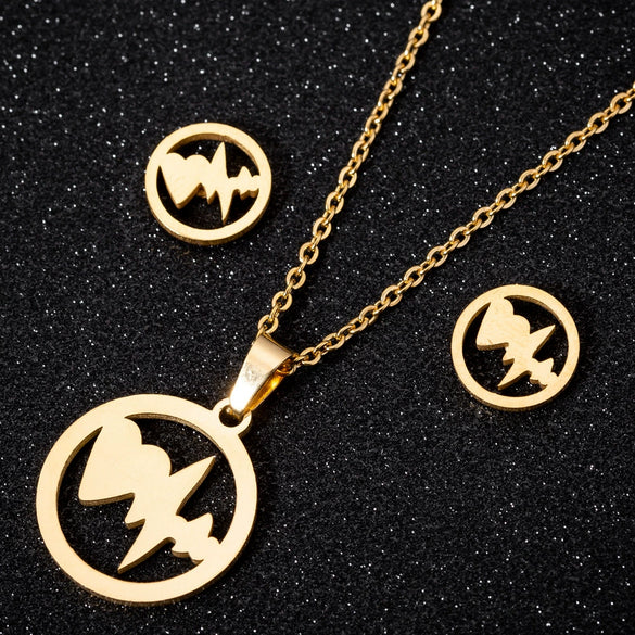 Women's Minimalist Stainless Steel Heart Pendant Necklace With Electroplated Ochain Design