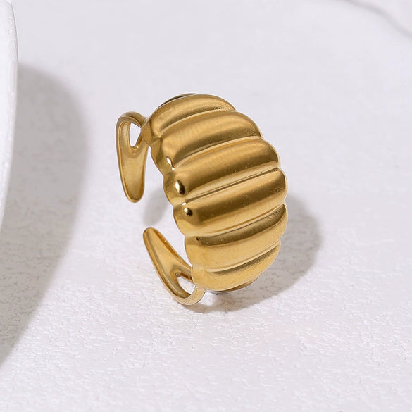 Women's Minimalist Stainless Steel Open Ring With Shell Shape And Electroplated 18K Gold Tone High End Versatile Jewelry