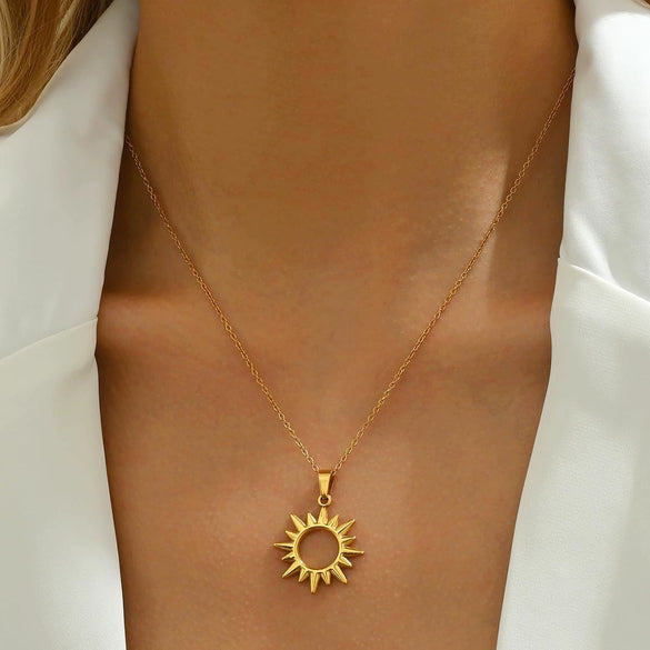 Women's Minimalist U Shaped Copper Pendant Necklace With Electroplated Elegant Fashion Jewelry In Old Money Style