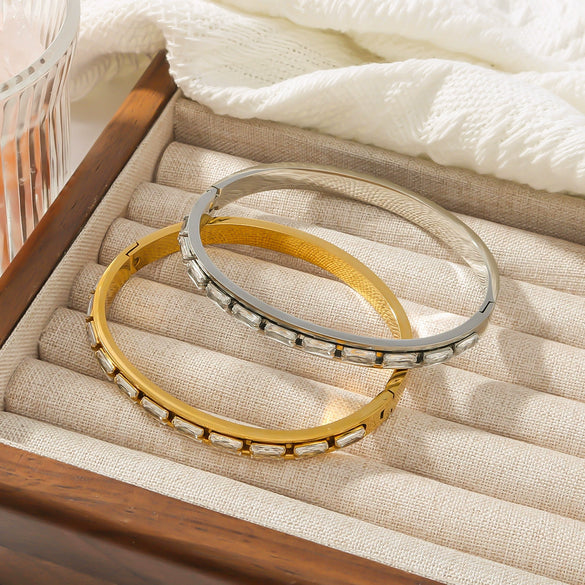 Women's Narrow Version Stainless Steel 18K Gold Plated Bracelet With Diamond Buckle And Electroplating Treatment