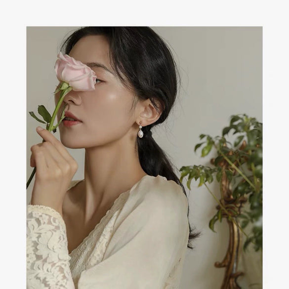 Women's Natural Freshwater Pearl Alien Shape Elegant Earrings