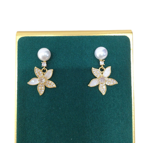 Women's Natural Freshwater Pearl Earrings In S925 Sterling Silver With Broken Shells And 5 Petals Flower Design
