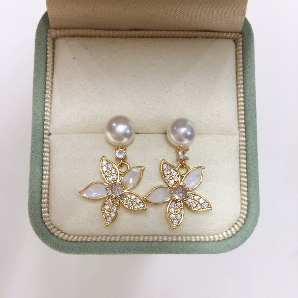 Women's Natural Freshwater Pearl Earrings In S925 Sterling Silver With Broken Shells And 5 Petals Flower Design