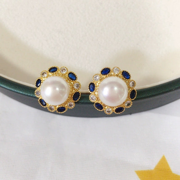 Women's Natural Freshwater Pearl Earrings Microinlaid Zircon Retro Elegant Flat Round Shape