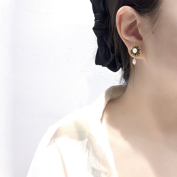 Women's Natural Freshwater Pearl Earrings S925 Sterling Silver Flat Round And Bun Round Shape