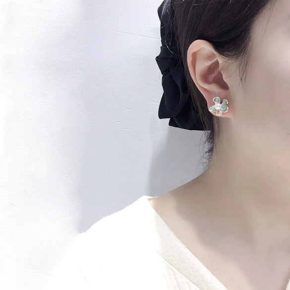 Women's Natural Freshwater Pearl Earrings With Morandi Color Fresh Zircon And Flower Design Oblate And Round Shape